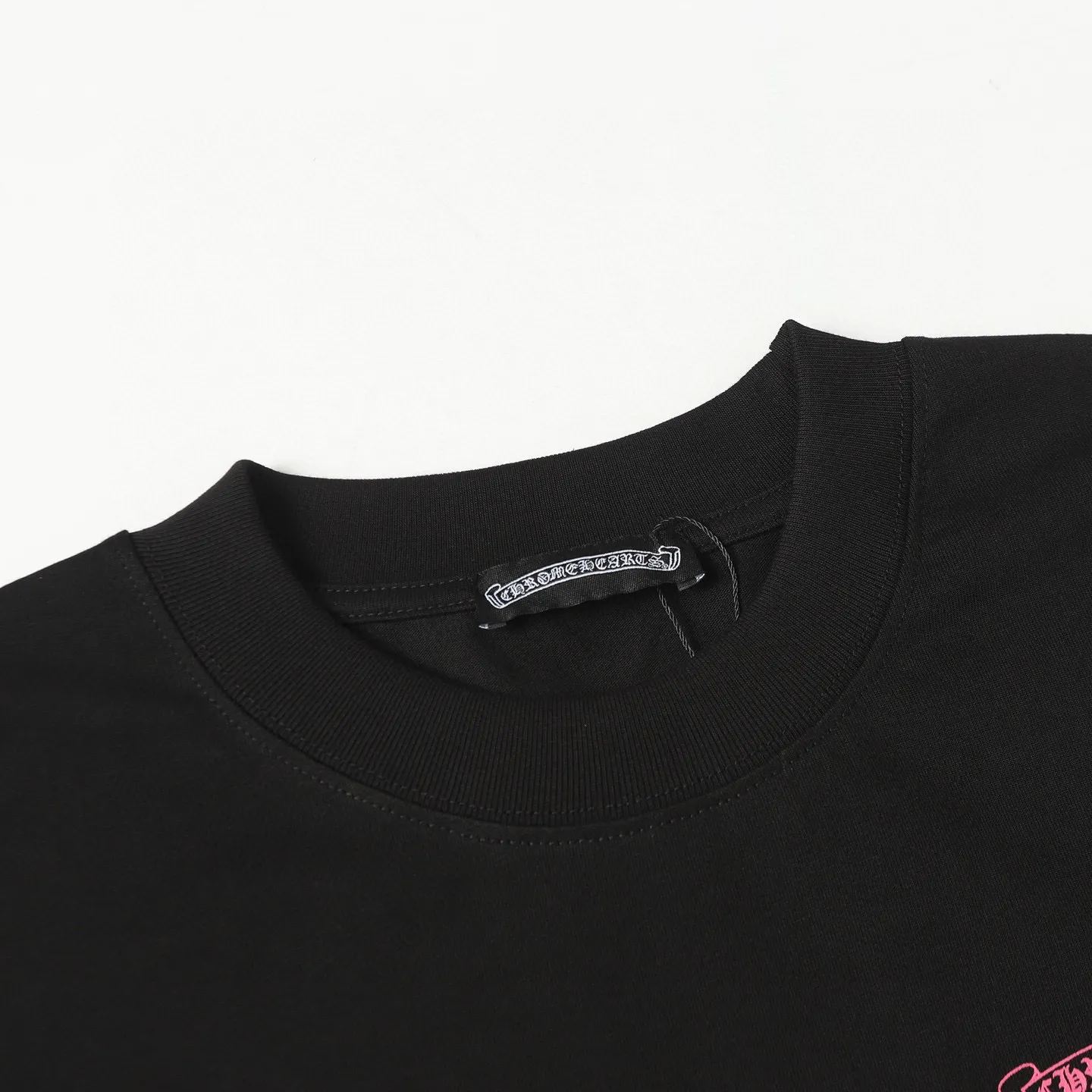 🅿️170 Chrome hearte/Chrome heart ch 25ss early spring Sanskrit horseshoe print short-sleeved T-shirt. A must-have item for daily commuting for men and women in light luxury. The correct version is welcome to compare. Detailed features: ·280g 100% cotton double yarn jersey fabric. ·Custom-dyed in the same cylinder, special thickened 32 pieces double-strand 1x1 thread. ·Double-needle cross-stitch technology. ·Original main mark washed tag. Color: black white. Size: XS-L